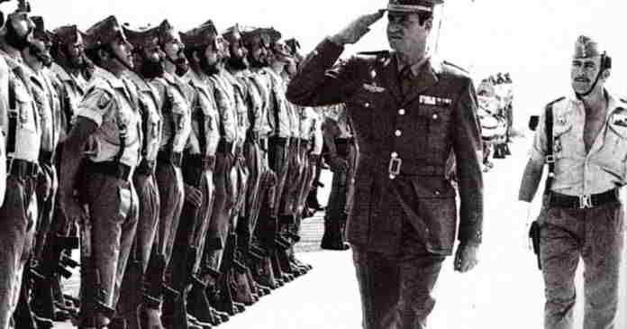 El Rey Juan Carlos I visita a las tropas españolas en el Sáhara Occidental