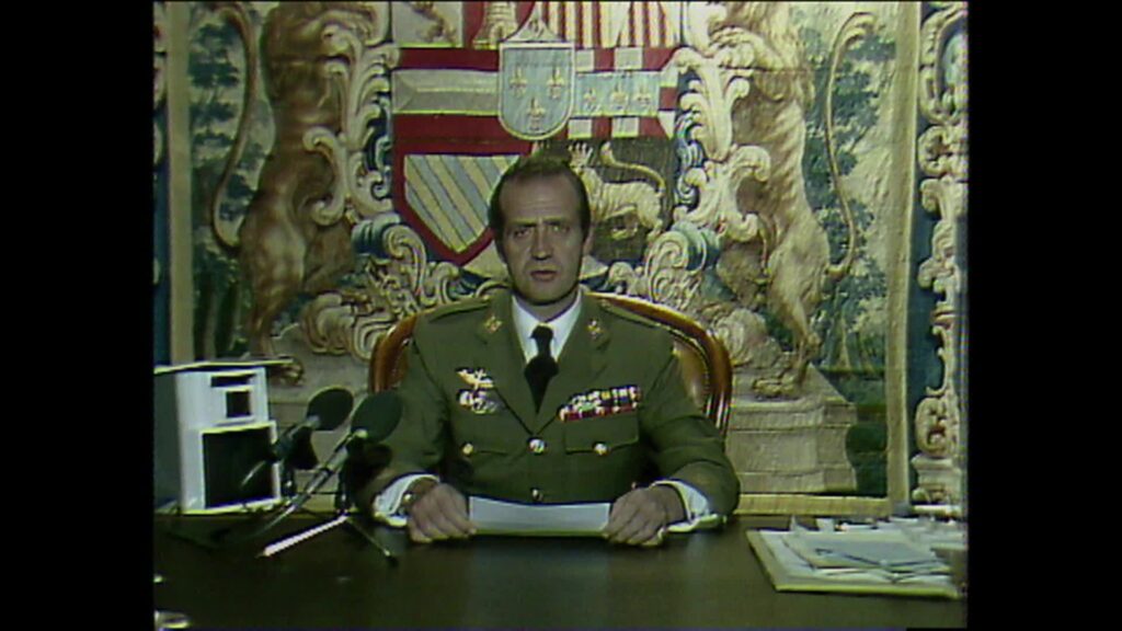 Juan Carlos I da un discurso en televisión tras la intentona golpista del 23F