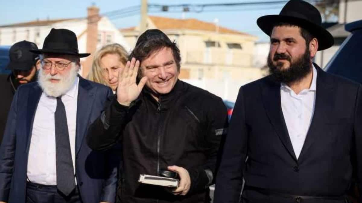 Javier Milei en su visita al lugar de descanso del Lubavitcher Rebb