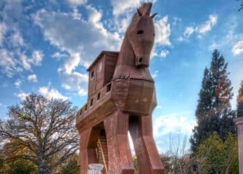 Un viaje a través de la historia y el mito para desentrañar los secretos de la Guerra de Troya.